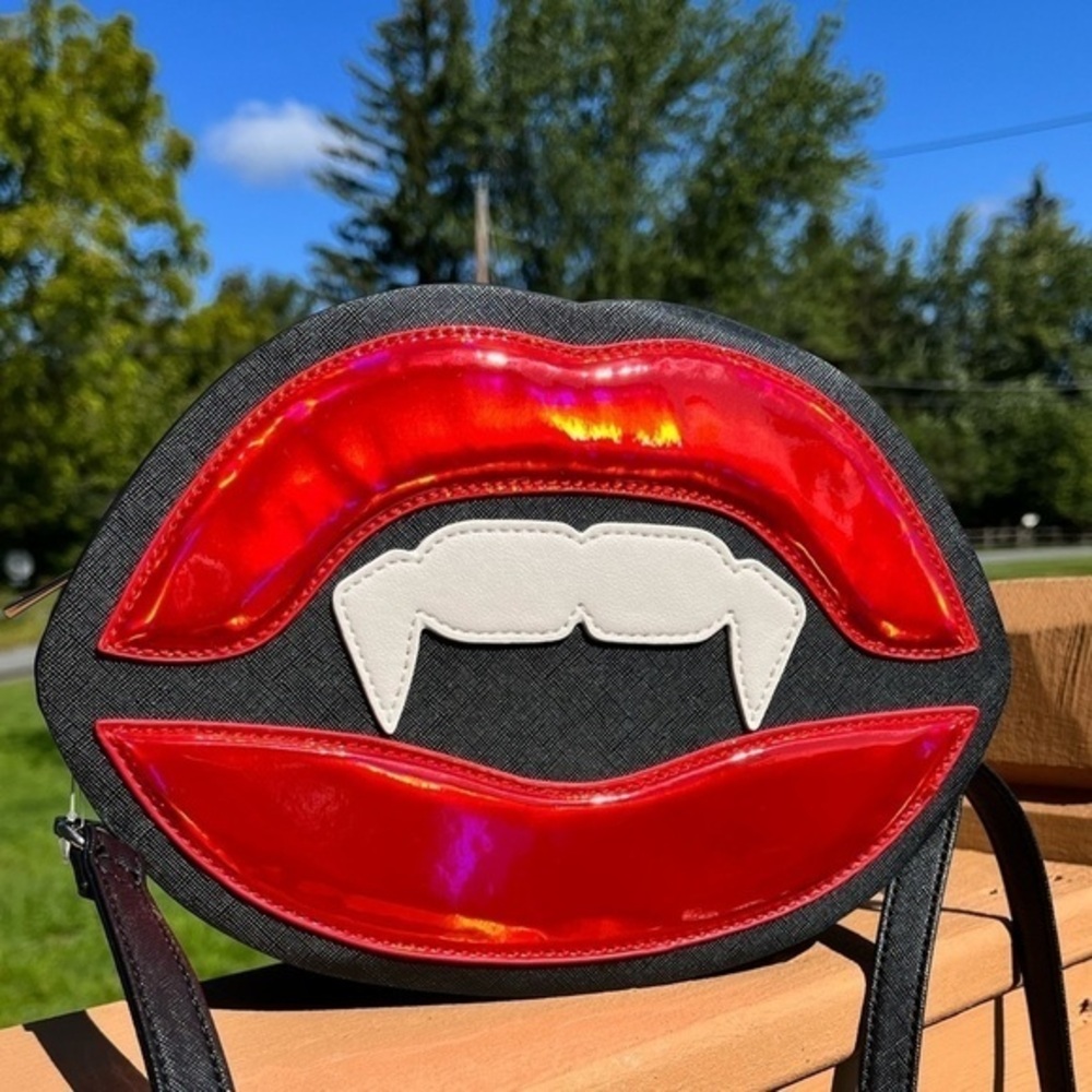 Mad Engine Vampire Lips Fang Crossbody Bag Red Halloween Purse NWT